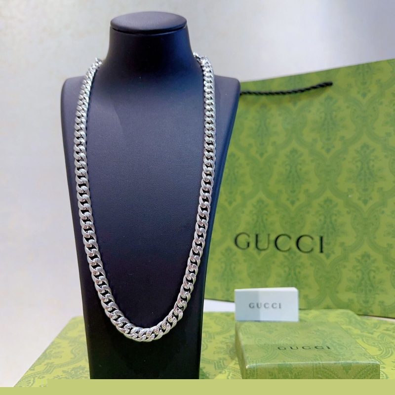 G*u*i necklaces